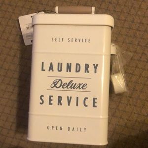 Laundry canister